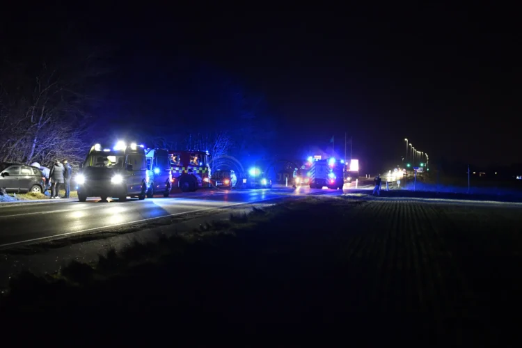 2 biler kører sammen på Rute 26 mellem Sabro og Lading. 2 Ambulancer, brandvæsen og politi var på stedet. Meldingen lød på "fastklemte"