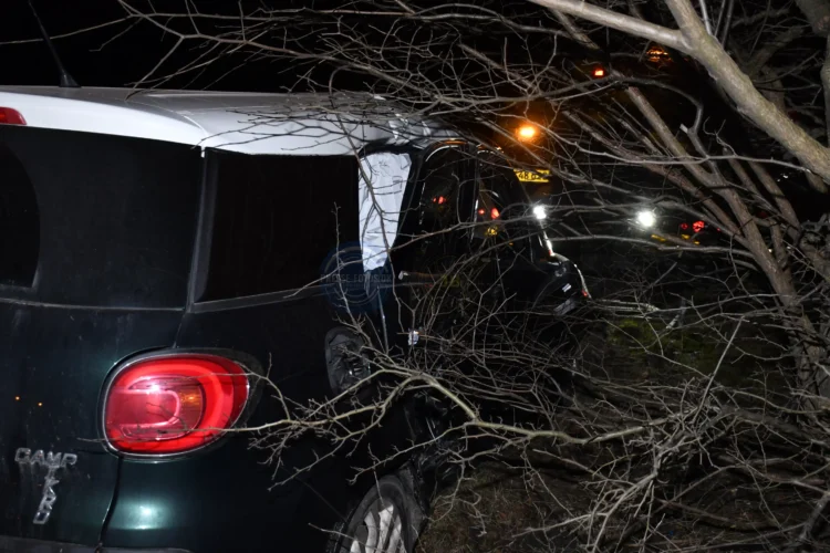 2 biler kører sammen på Rute 26 mellem Sabro og Lading. 2 Ambulancer, brandvæsen og politi var på stedet. Meldingen lød på "fastklemte"