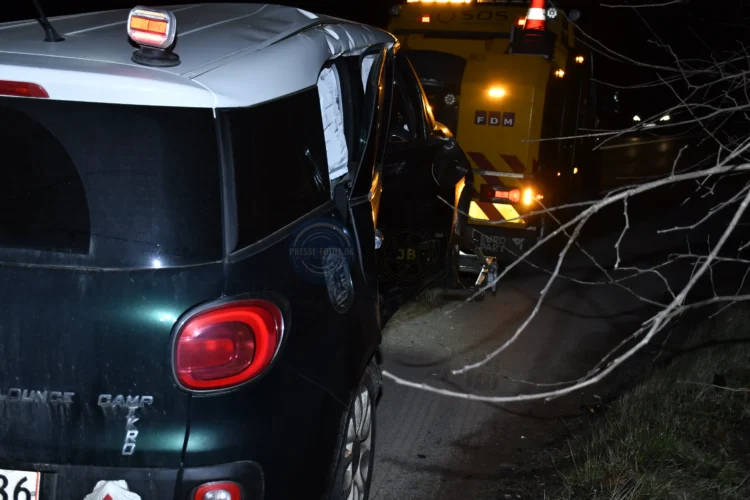 2 biler kører sammen på Rute 26 mellem Sabro og Lading. 2 Ambulancer, brandvæsen og politi var på stedet. Meldingen lød på "fastklemte"
